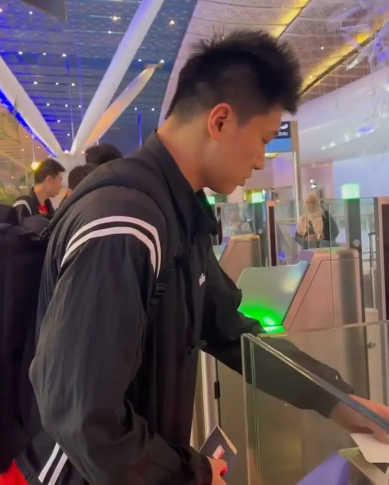 国手一脸疲, 海口机场, div 国手一脸疲, 海口机场, div