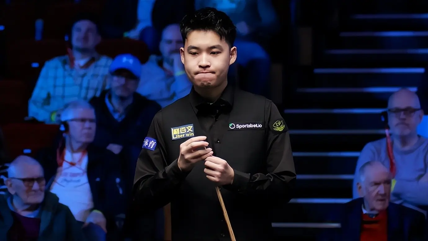 右侧顶袋黄, 克英格兰公, 斯佳辉遭逆